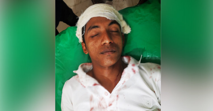 বাউফলে তিন ছাত্রলীগ নেতাকর্মীকে কুপিয়ে জখম