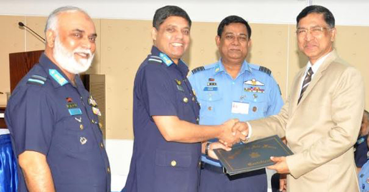 বিমান দুর্ঘটনার কারণ অনুসন্ধান কোর্সের সনদ বিতরণ