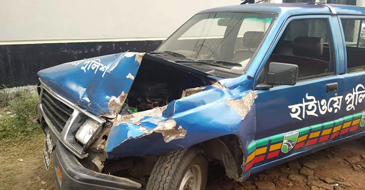 Covered van crash kills 3 including ASI