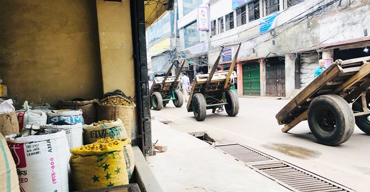 খাতুনগঞ্জে পেঁয়াজ উধাও