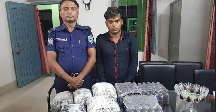বিরামপুরে ৭ কেজি গাঁজাসহ যুবক গ্রেফতার