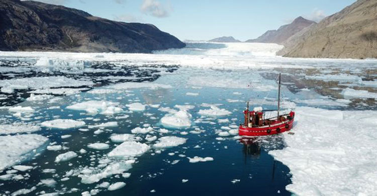 Climate crisis: Greenland's ice faces melting 'death sentence'
