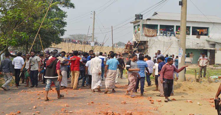 বাচ্চাদের ঝগড়াকে কেন্দ্র করে একই গ্রামের ৫০ জন আহত