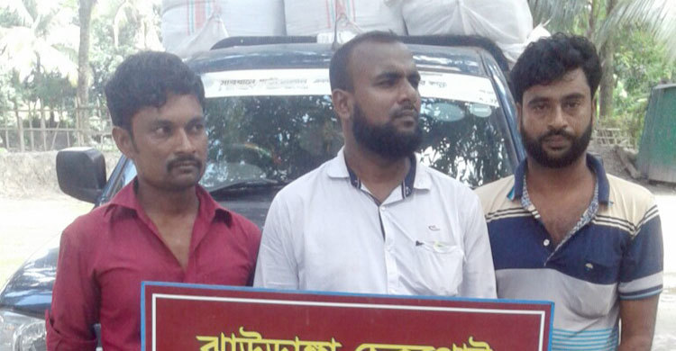 ভারতে পাচারকালে ১৪শ কেজি ইলিশসহ আটক ৩