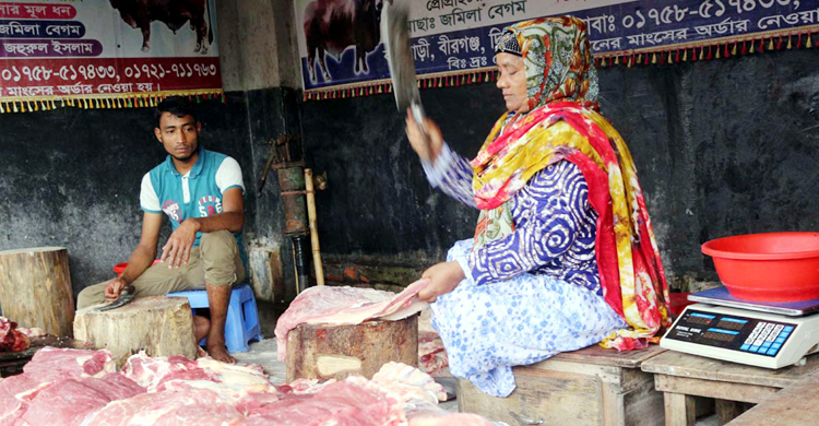 হাড় ছাড়া মাংস বিক্রি করেন ‘জমিলা কসাই’
