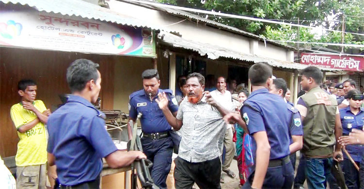 বিএনপির মানববন্ধনে পুলিশের লাঠিচার্জ
