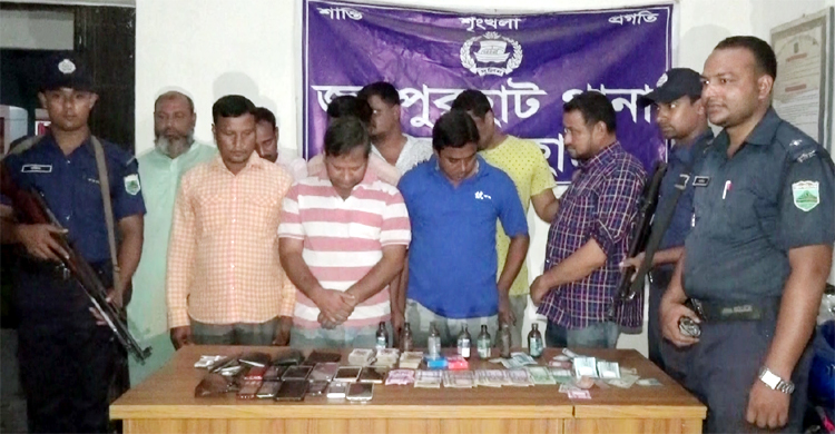 জুয়ার সরঞ্জাম ও নগদ টাকাসহ আ.লীগ নেত্রীর ছেলে আটক