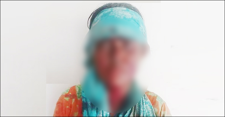 ডিম আনতে গিয়ে কোপ খেলেন গৃহবধূ