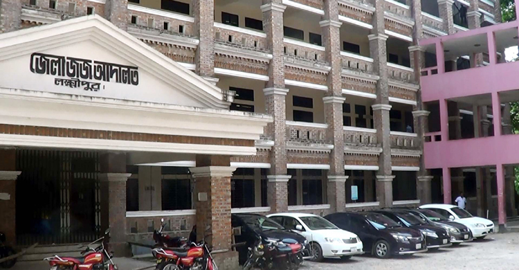 স্ত্রীকে কুপিয়ে রক্তাক্ত করলেন সাবেক কনস্টেবল