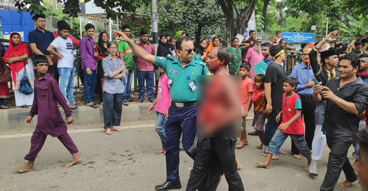 মহররমের মিছিলে দেহ রক্তাক্তের সেই হিংস্রতা নেই