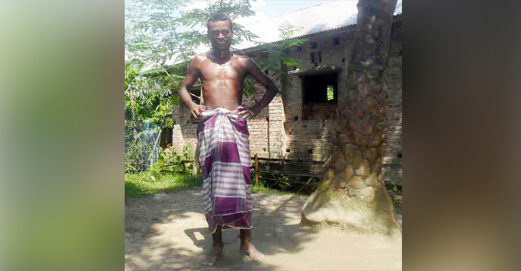 আসলামের দিন কাটে খেজুর গাছে, রাত বারান্দায়