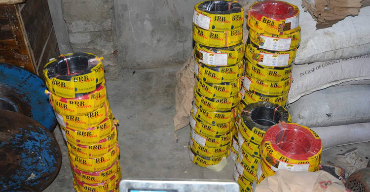 পুরান ঢাকায় নামি দামি ব্র্যান্ডের নকল তার