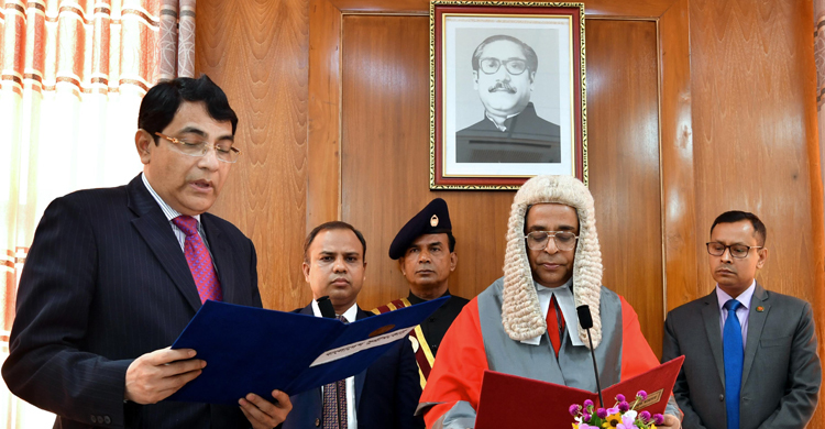 পিএসসির সদস্য হিসেবে শপথ নিলেন গোলাম ফারুক