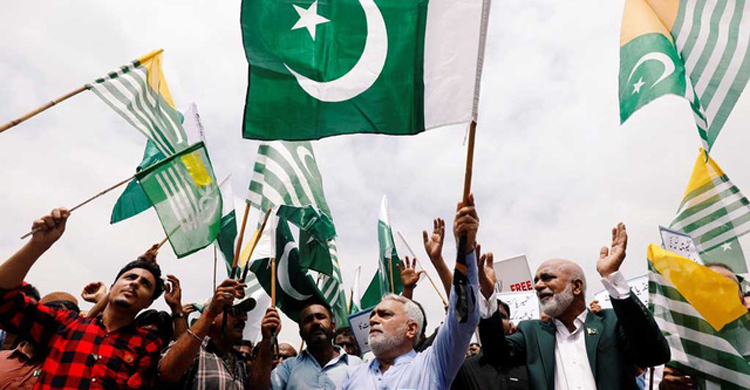 Blasphemy accusation in Pakistan sparks ransacking of Hindu temple, school
