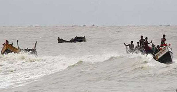 বঙ্গোপসাগরে ২ ট্রলারডুবি, ৭ জেলে নিখোঁজ