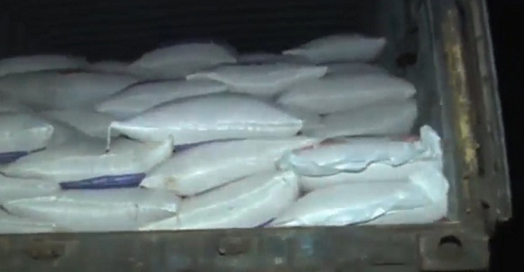 রোহিঙ্গাদের জন্য পাঠানো ৫০ টন ডাল পাচার, জব্দ দুই কাভার্ডভ্যান