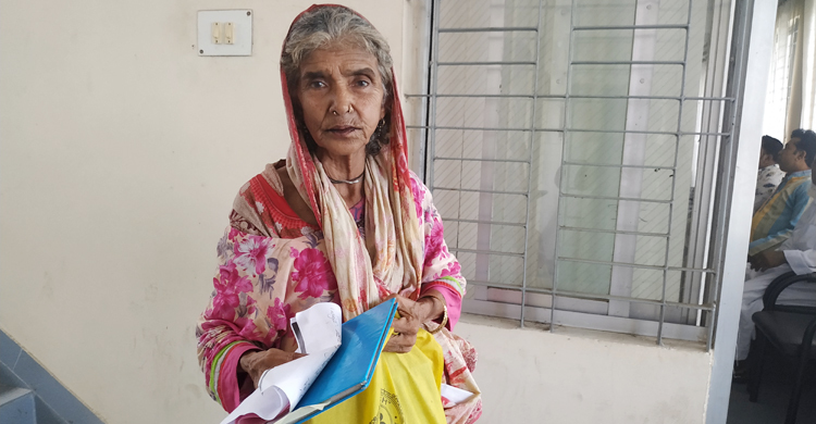 মনের জোরে ভোটের মাঠে বৃদ্ধা ছালেহা