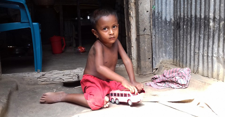 শিশু সামি কি এভাবেই তাকিয়ে থাকবে?