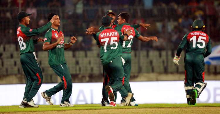 অভিষেকে প্রথম বলেই উইকেট তাইজুলের