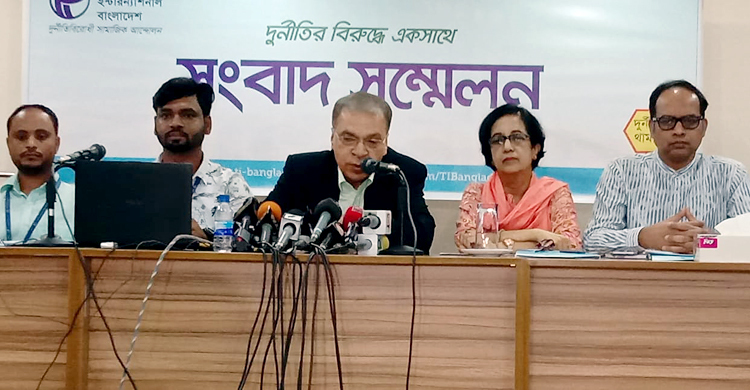 রাজনৈতিক বিবেচনায় জোটে বন্যার ত্রাণ : টিআইবি