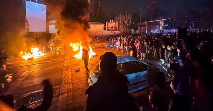 ট্রাম্পের হুমকিকে বৃদ্ধাঙ্গুলি দেখিয়ে ইরানের কড়া জবাব