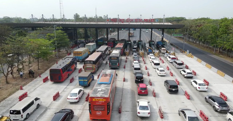 স্বস্তির ঈদ যাত্রা পদ্মা পাড়ে-ঢাকা-মাওয়া এক্সপ্রেসওয়েতে