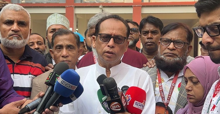 আগের রাতের অপপ্রচারে কেন্দ্রে ভোটার কম আসছে: এম এ কাইয়ুম