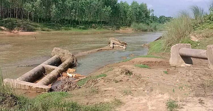 শেরপুরে সেতু ভেঙে দুর্ভোগে ১০ গ্রামের মানুষ
