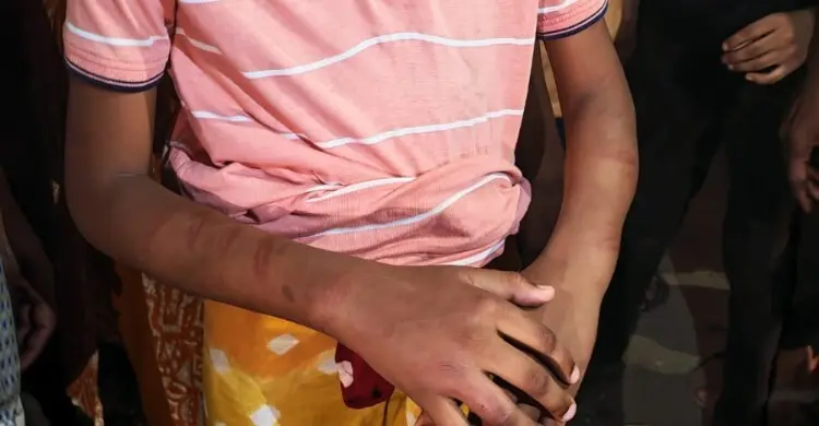 মাদরাসাছাত্রকে বেদম নির্যাতন, প্রধান শিক্ষককে মারধর এলাকাবাসীর