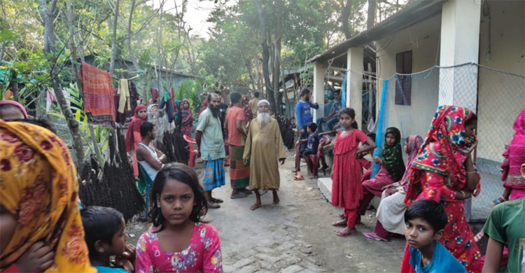 পিরোজপুরে বিয়ের দাবিতে প্রেমিকের বাড়িতে তরুণীর অবস্থান