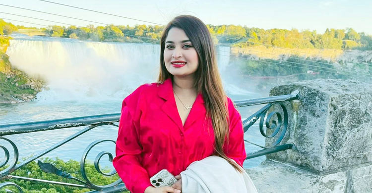 আল্লাহ মাফ করুক, কানে ধরি: রাজনীতির কথা শুনে শিরিন শিলা