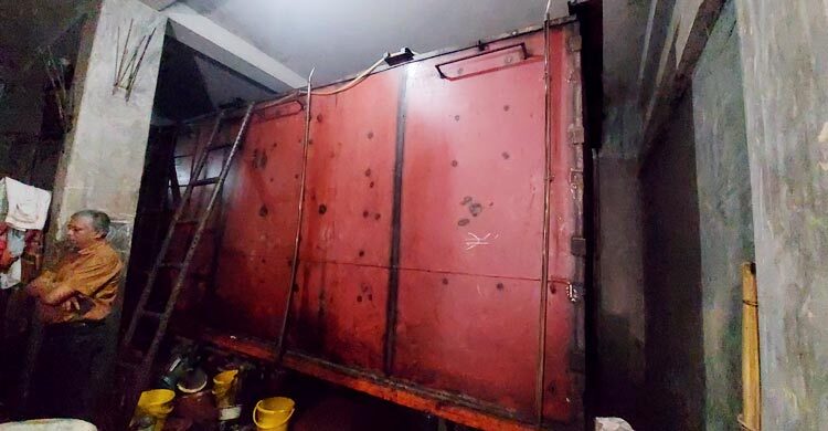 শেরপুরে বহুতল ভবনে ২৫ হাজার লিটার জ্বালানি তেল মজুত