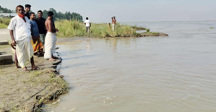 যমুনায় ধসে গেলো ৩৫ মিটার বাঁধ