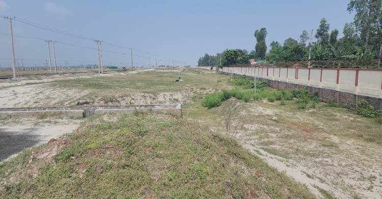 কাজ অসমাপ্ত রেখেই প্লট হস্তান্তর, শিল্পপ্রতিষ্ঠান চালু নিয়ে শঙ্কা