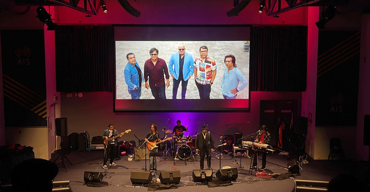 সোলসের গানে মুগ্ধ ক্যানবেরার দর্শক