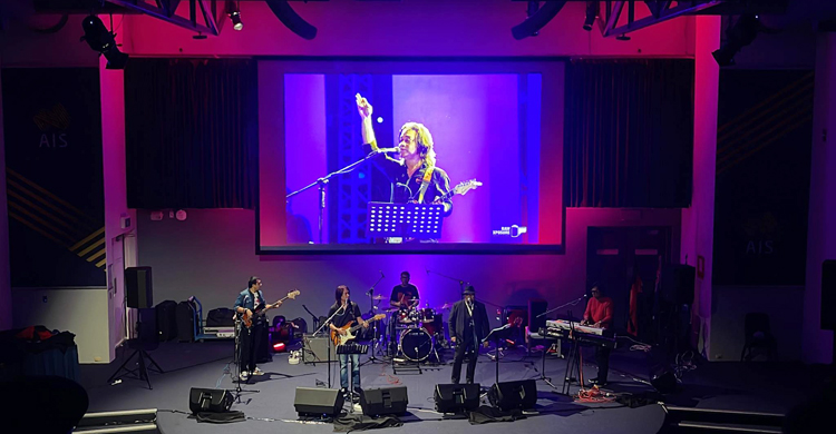 সোলসের গানে মুগ্ধ ক্যানবেরার দর্শক