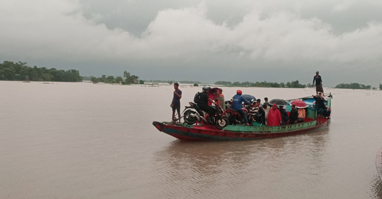 ডুবে গেছে সুনামগঞ্জ-তাহিরপুর সড়ক, ভোগান্তিতে ৫০ হাজার মানুষ