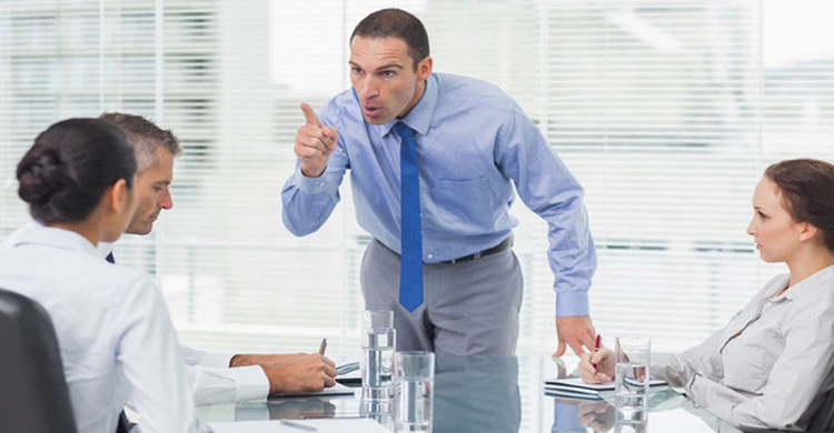 আপনার বস কি প্রতিটি বিষয়ে হস্তক্ষেপ করেন?