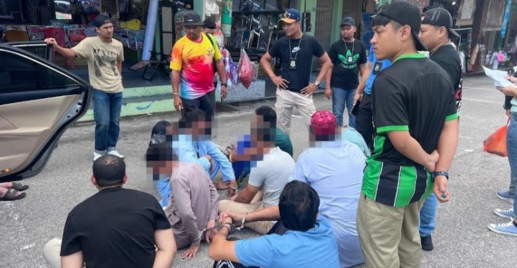 মালয়েশিয়ায় বাংলাদেশিসহ ৩২ অভিবাসী আটক