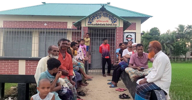 শতাধিক ব্যক্তির নামে টাকা তুলে আত্মসাৎ!