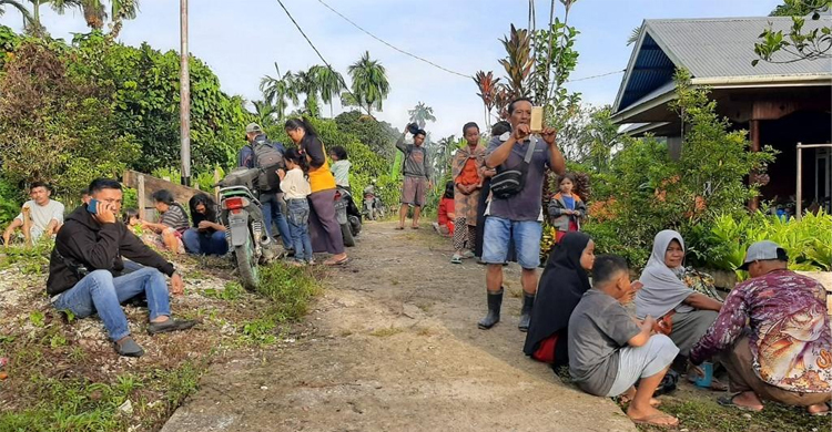 শক্তিশালী দুটি ভূমিকম্পে কেঁপে উঠলো ইন্দোনেশিয়া