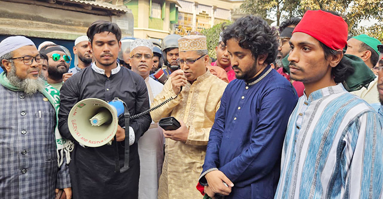 ওসমান হাদিকে হত্যা: দেশজুড়ে বিক্ষোভ-গায়েবানা জানাজা