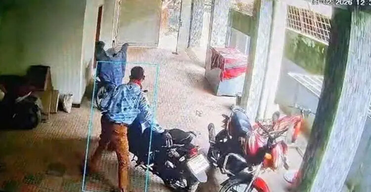 নিজ বাসার গ্যারেজে থেকে এমপি প্রার্থীর মোটরসাইকেল চুরি