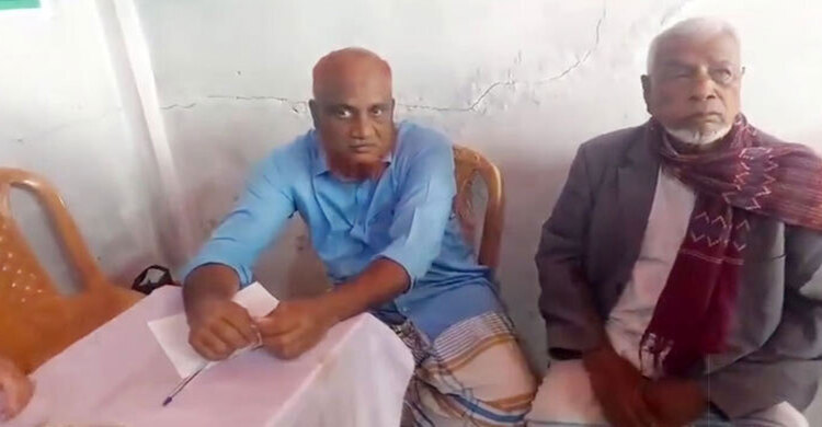 ভোটার স্লিপের সঙ্গে টাকা বিতরণের সময় বিএনপির দুই নেতা আটক