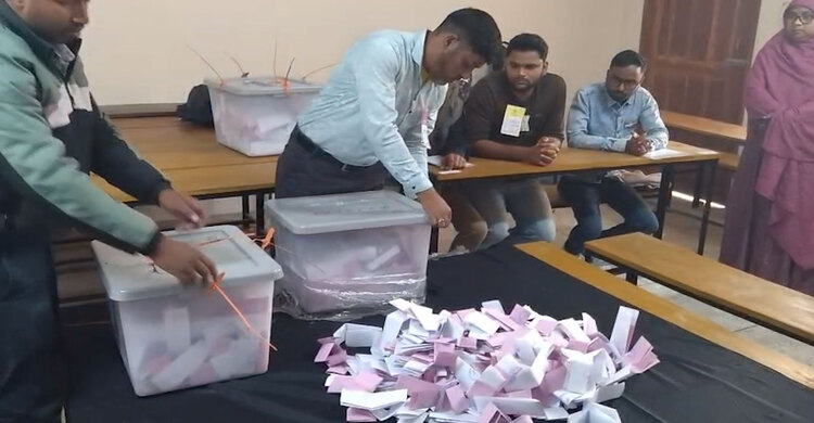 রংপুরে ভোটগ্রহণ শেষে চলছে গণনার প্রস্তুতি
