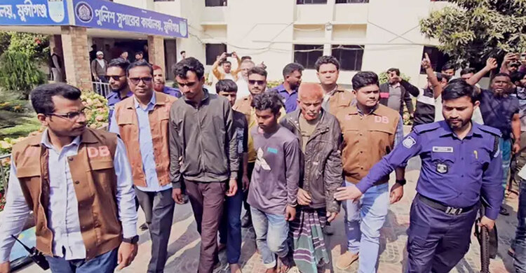 মুন্সিগঞ্জ জুয়ার দেনা শোধ করতে বন্ধুকে হত্যা করে অটোরিকশা ছিনতাই, আটক-৪