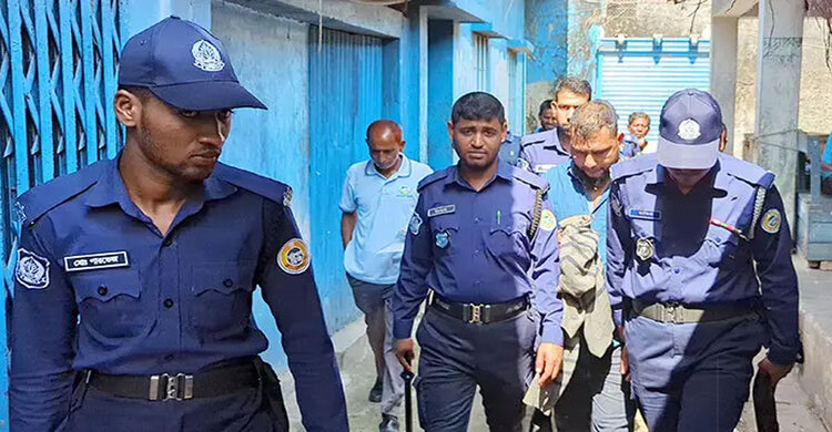 মরা মুরগি বিক্রির দায়ে ব্যবসায়ীকে ৭ মাসের কারাদণ্ড