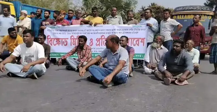 গাইবান্ধায় সার সিন্ডিকেট বন্ধে সড়ক অবরোধ