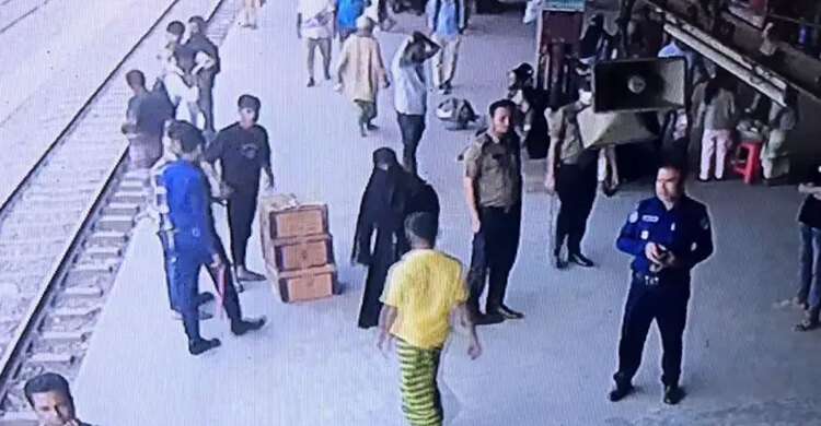 ভৈরবে পুলিশ-চোরাকারবারি মাসোহারায় খালাস হয় অবৈধ ভারতীয় পণ্য