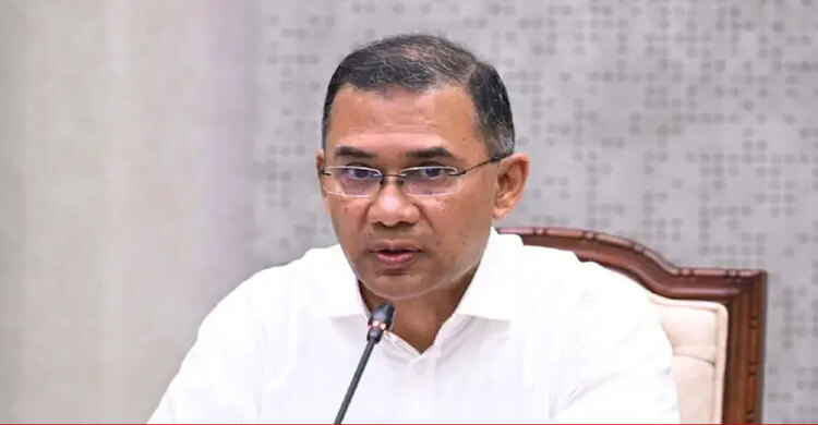 নিজ দপ্তরে লাইট ও এসির মাত্রা কমালেন প্রধানমন্ত্রী